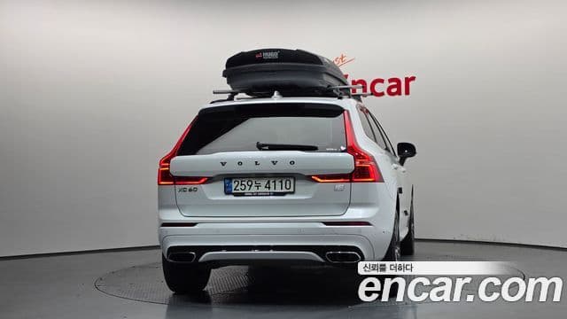 Volvo XC60 2020 — ფოტო 4/20