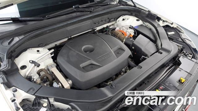 Volvo XC60 2020 — ფოტო 6/20