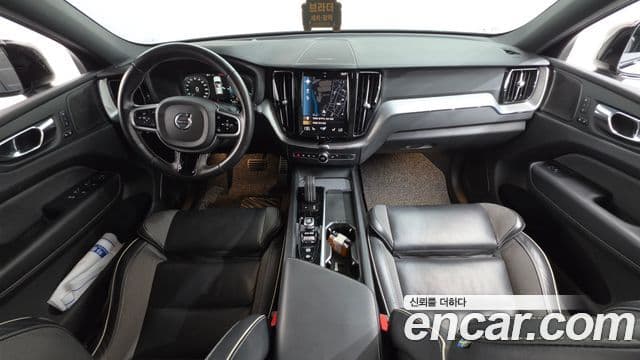 Volvo XC60 2020 — ფოტო 7/20