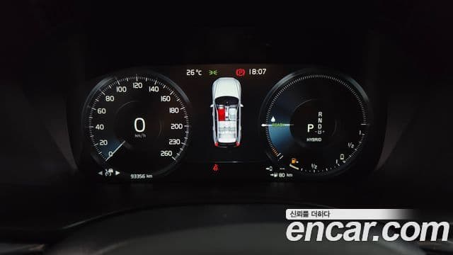 Volvo XC60 2020 — ფოტო 8/20