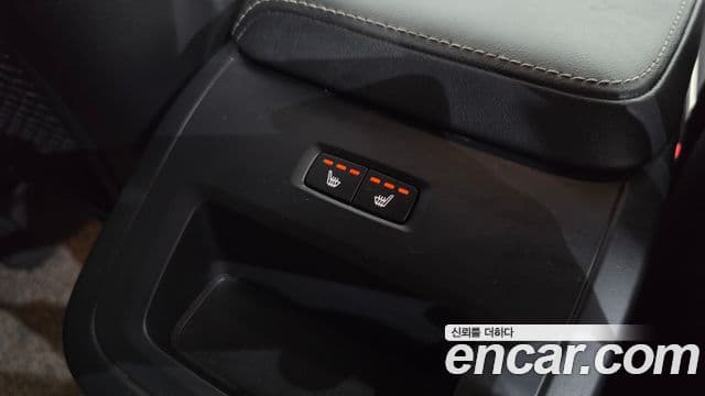 Volvo XC60 2020 — ფოტო 15/20