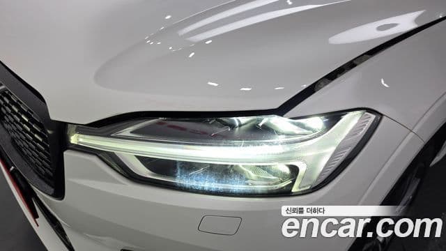 Volvo XC60 2020 — ფოტო 22/36
