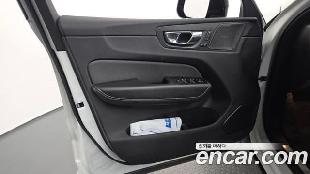 Volvo XC60 2020 — ფოტო 14/36
