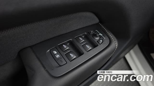 Volvo XC60 2020 — ფოტო 6/36