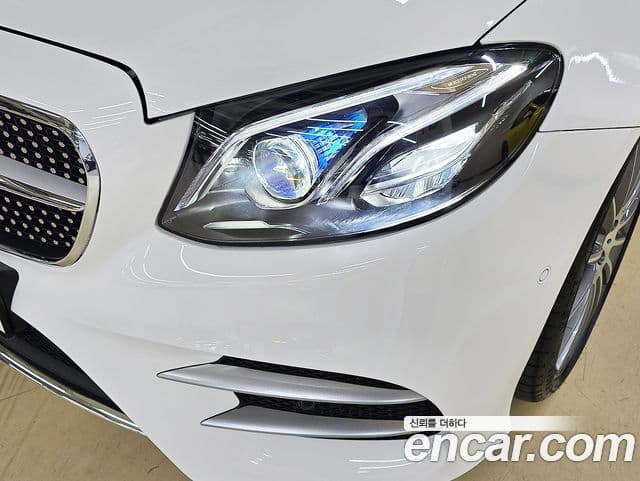 Mercedes-Benz E-Class 2020 — Фото 1/20