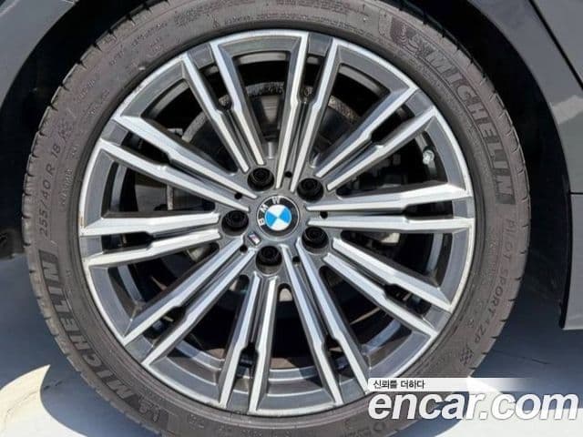 BMW 3 Series 2022 — ფოტო 4/13