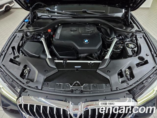 BMW 5 Series 2023 — ფოტო 6/20