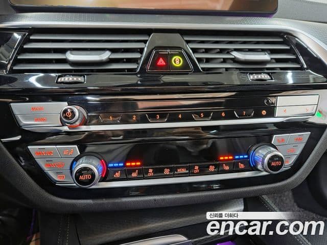 BMW 5 Series 2023 — ფოტო 13/20