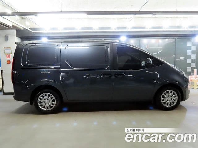 Hyundai Staria 2023 — ფოტო 5/19