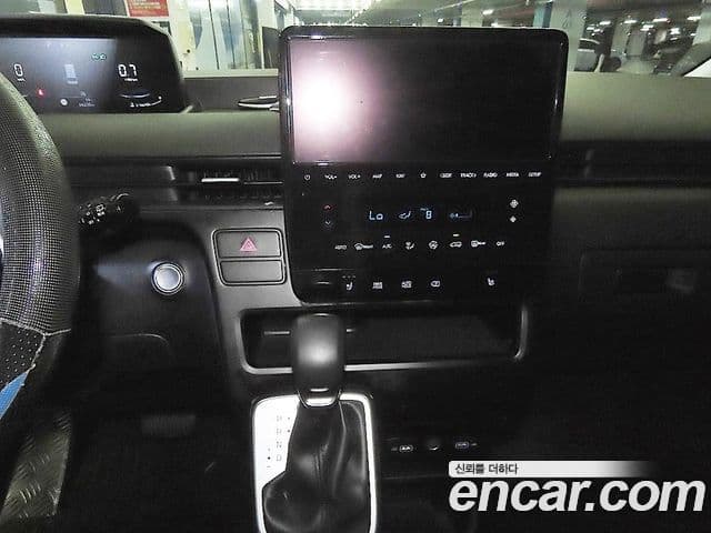 Hyundai Staria 2023 — ფოტო 10/19