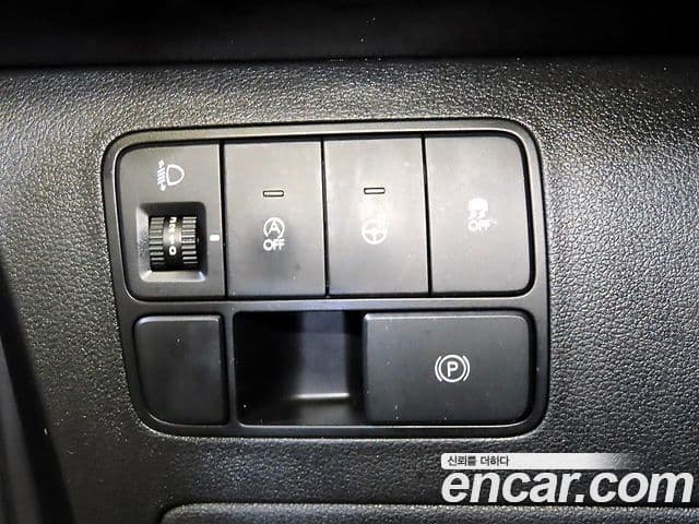 Hyundai Staria 2023 — ფოტო 18/19
