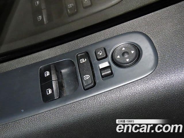 Hyundai Staria 2023 — ფოტო 9/19