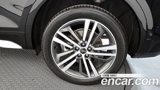 Audi Q5 2023 — ფოტო 28/38