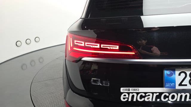 Audi Q5 2023 — ფოტო 33/38