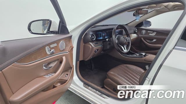 Mercedes-Benz E-Class 2018 — Şəkil 10/20