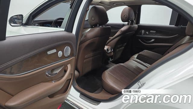 Mercedes-Benz E-Class 2018 — Şəkil 12/20
