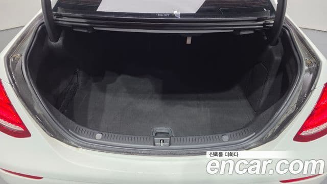 Mercedes-Benz E-Class 2018 — Şəkil 18/20