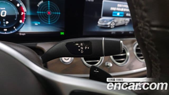 Mercedes-Benz E-Class 2018 — Şəkil 19/20