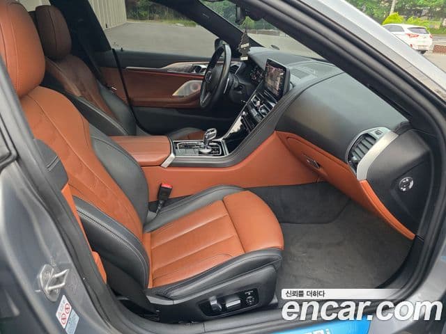 BMW 8 Series 2022 — Photo 8/13