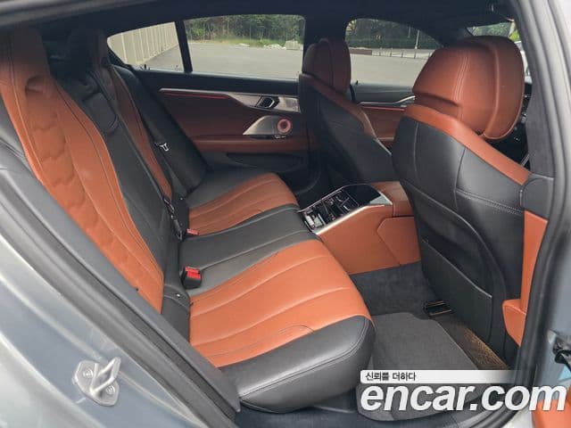 BMW 8 Series 2022 — Photo 12/13
