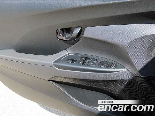 Hyundai Veloster 2019 — Şəkil 11/17