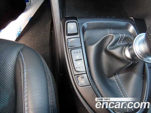 Hyundai Veloster 2019 — Şəkil 12/17