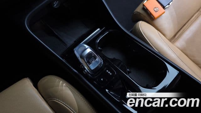 Volvo XC40 2021 — ფოტო 9/20