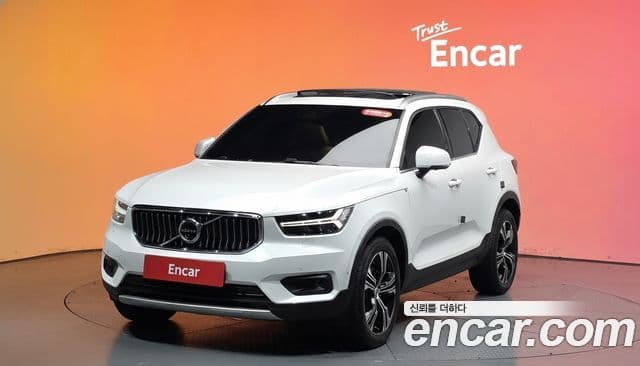 Volvo XC40 2021 — ფოტო 1/20