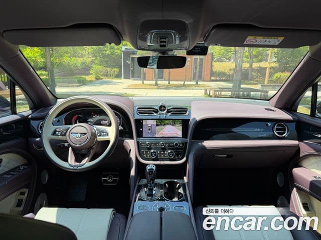 Bentley Bentayga 2024 — Şəkil 10/19