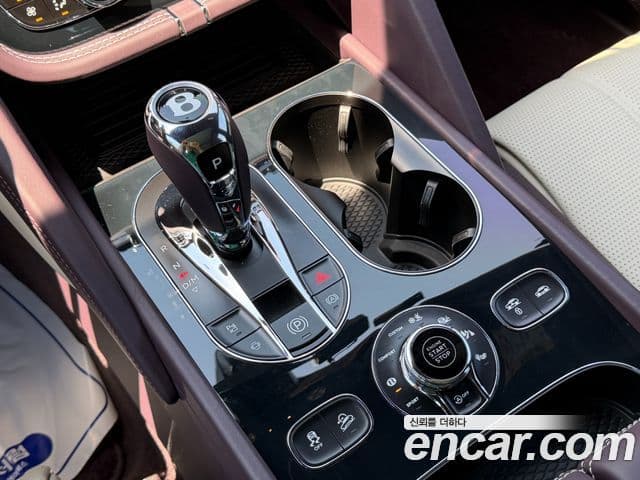Bentley Bentayga 2024 — Şəkil 7/19