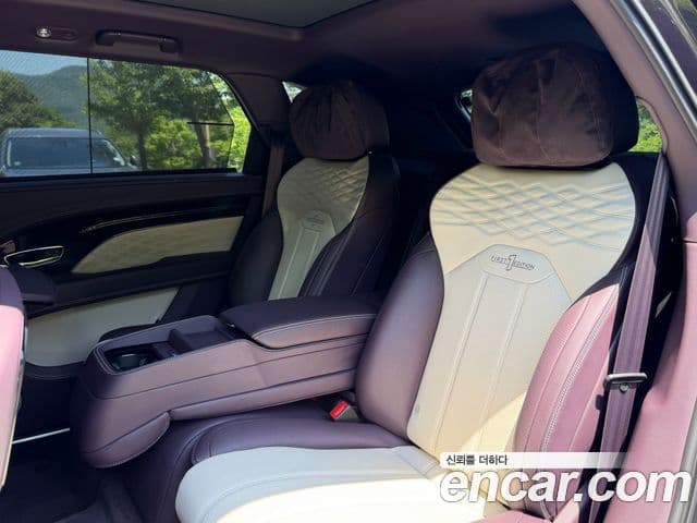 Bentley Bentayga 2024 — Şəkil 12/19