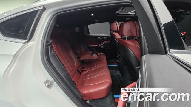 BMW X6 2021 — Photo 28/39