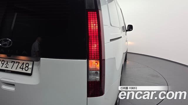 Hyundai Staria 2021 — Photo 7/33
