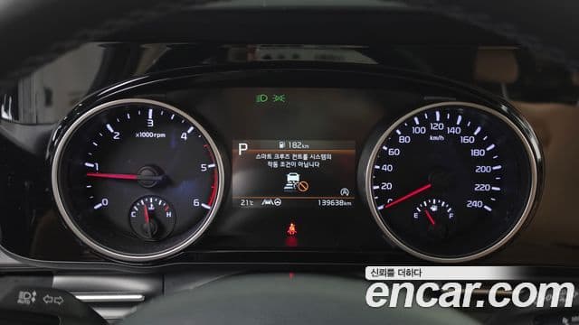 Kia Carnival 2021 — Фото 8/20