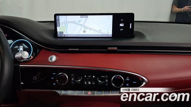 Genesis GV70 2021 — ფოტო 14/20