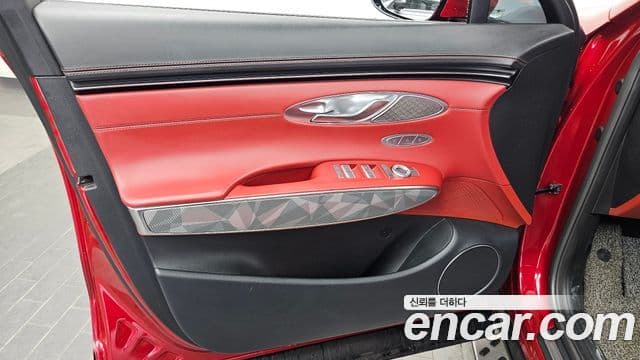 Genesis GV70 2021 — Photo 19/37