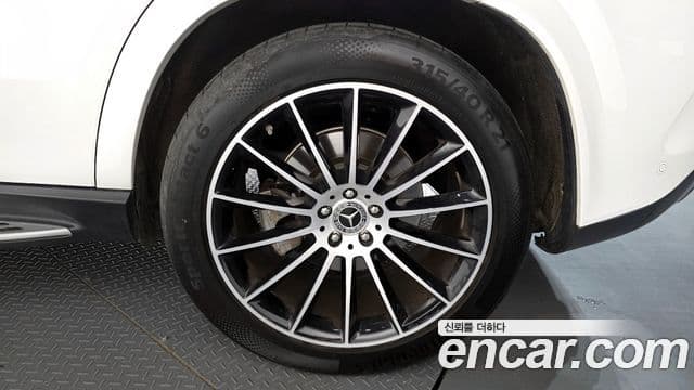 Mercedes-Benz GLE-Class 2023 — Photo 24/33