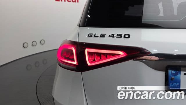 Mercedes-Benz GLE-Class 2023 — Photo 18/33