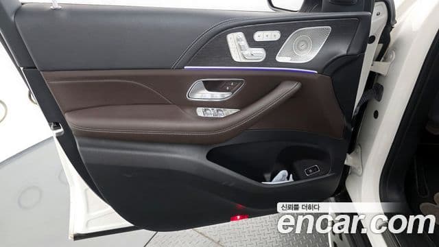 Mercedes-Benz GLE-Class 2023 — Photo 11/33