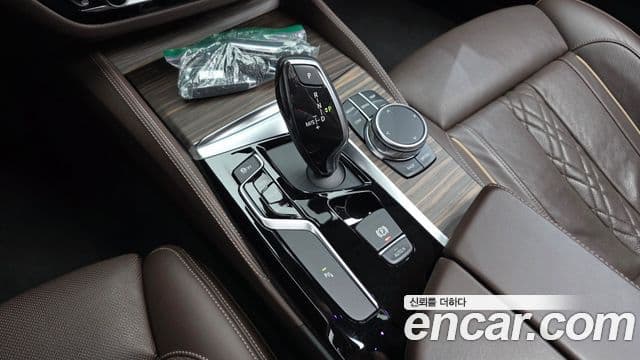 BMW 5 Series 2018 — Фото 9/20