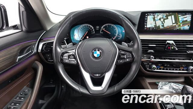 BMW 5 Series 2018 — Фото 12/20