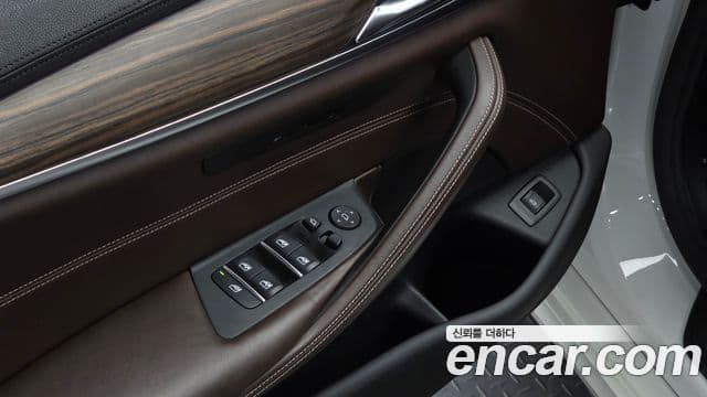 BMW 5 Series 2018 — Фото 16/20