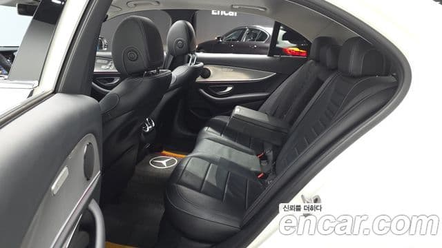 Mercedes-Benz E-Class 2019 — Şəkil 12/20