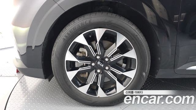 Kia Carnival 2020 — фото 5 из 20