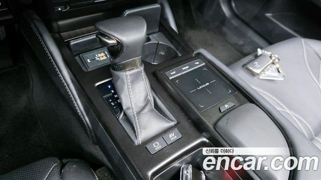 Lexus ES300h 2018 — Şəkil 9/20