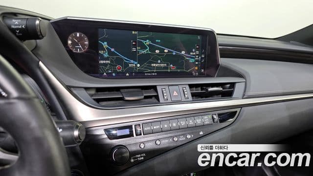 Lexus ES300h 2018 — Şəkil 14/20