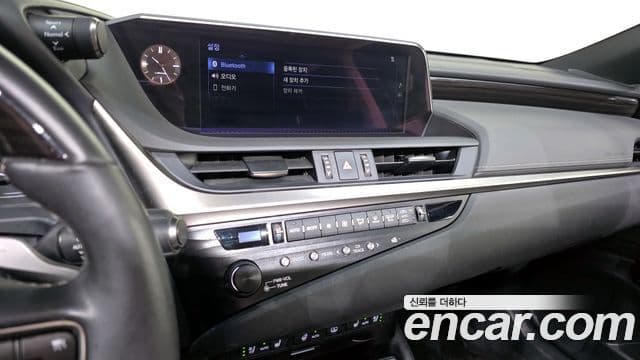 Lexus ES300h 2018 — Şəkil 15/20