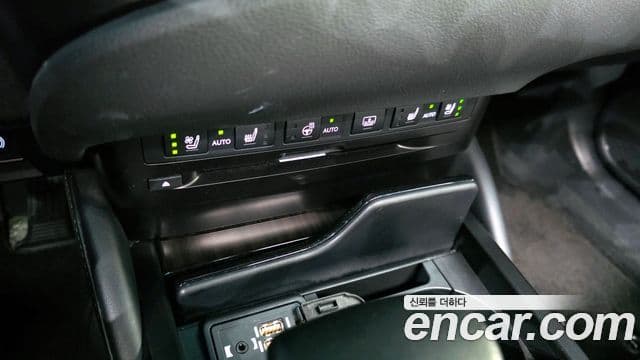 Lexus ES300h 2018 — Şəkil 19/20