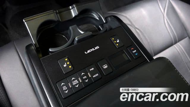 Lexus ES300h 2018 — Photo 18/35