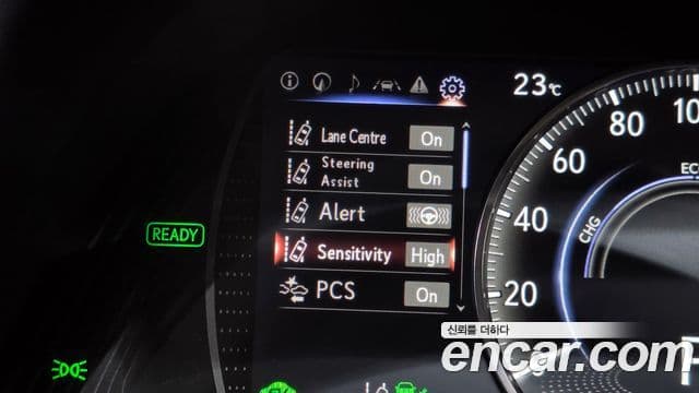 Lexus ES300h 2018 — Photo 21/35